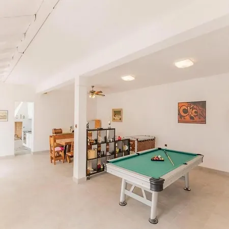 فيلة Relaxing With Swimming Pool, Jacuzzi And Entertainment Equipment *