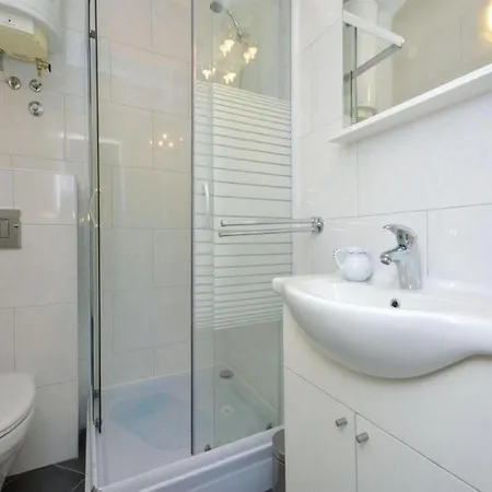 Relaxing With Swimming Pool, Jacuzzi And Entertainment Equipment