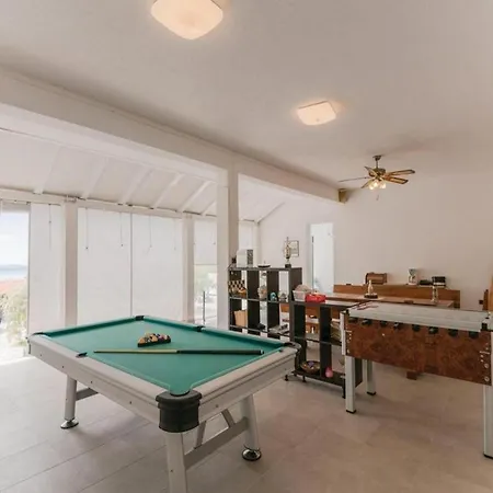 فيلة Relaxing With Swimming Pool, Jacuzzi And Entertainment Equipment *