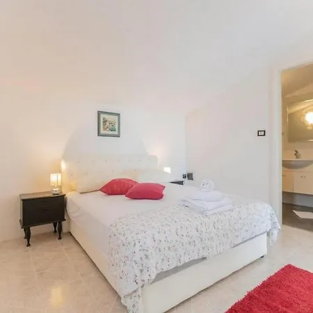 Relaxing With Swimming Pool, Jacuzzi And Entertainment Equipment Willa Podgora (Split-Dalmatia)