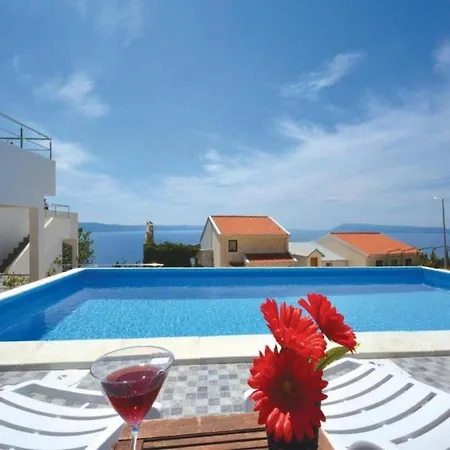 Relaxing With Swimming Pool, Jacuzzi And Entertainment Equipment بودغورا